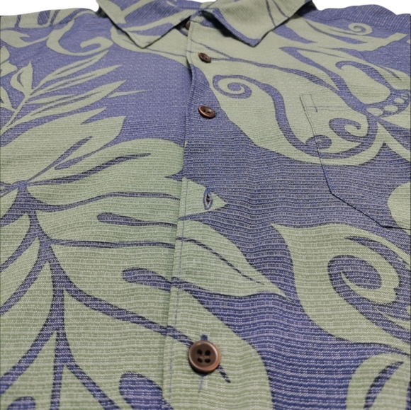 Quicksilver Waterman Collection Man's Hawaiian Shirt Size XL Floral Tropical - Picture 3 of 7